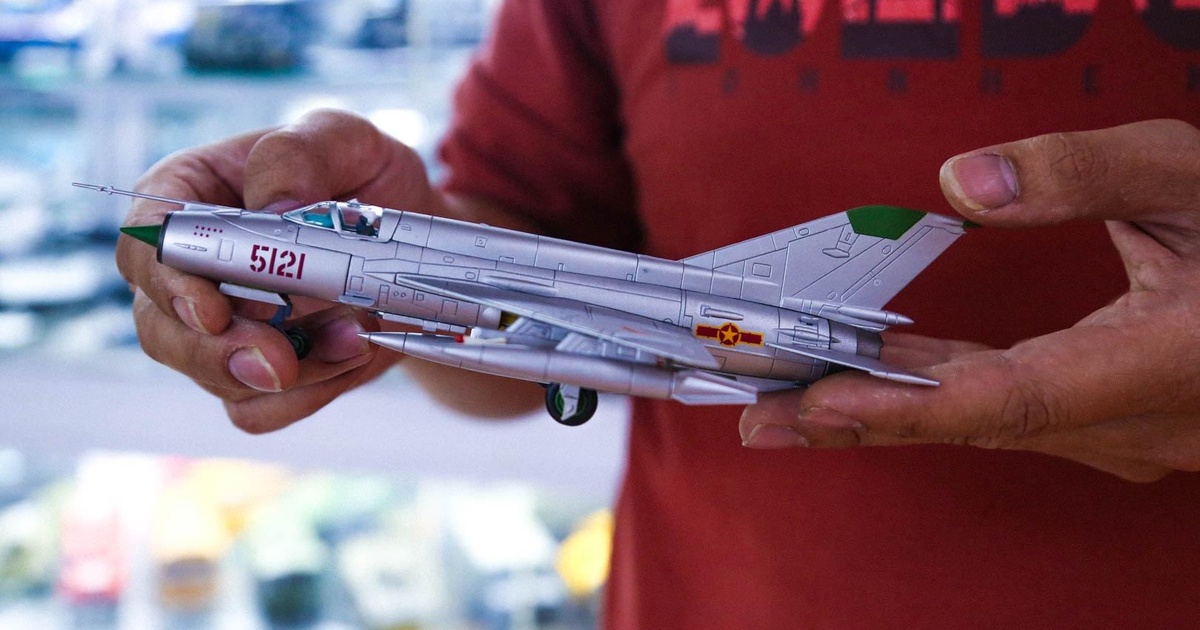 Herpa1 200 MiG 21 MiG21 Mô hình máy bay chiến đấu tĩnh sơn hợp kim trực  thăng mô hình  Tàu Tốc Hành  Giá Sỉ Lẻ Cạnh Tranh